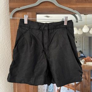 Aritzia high waisted Wilfred linen shorts